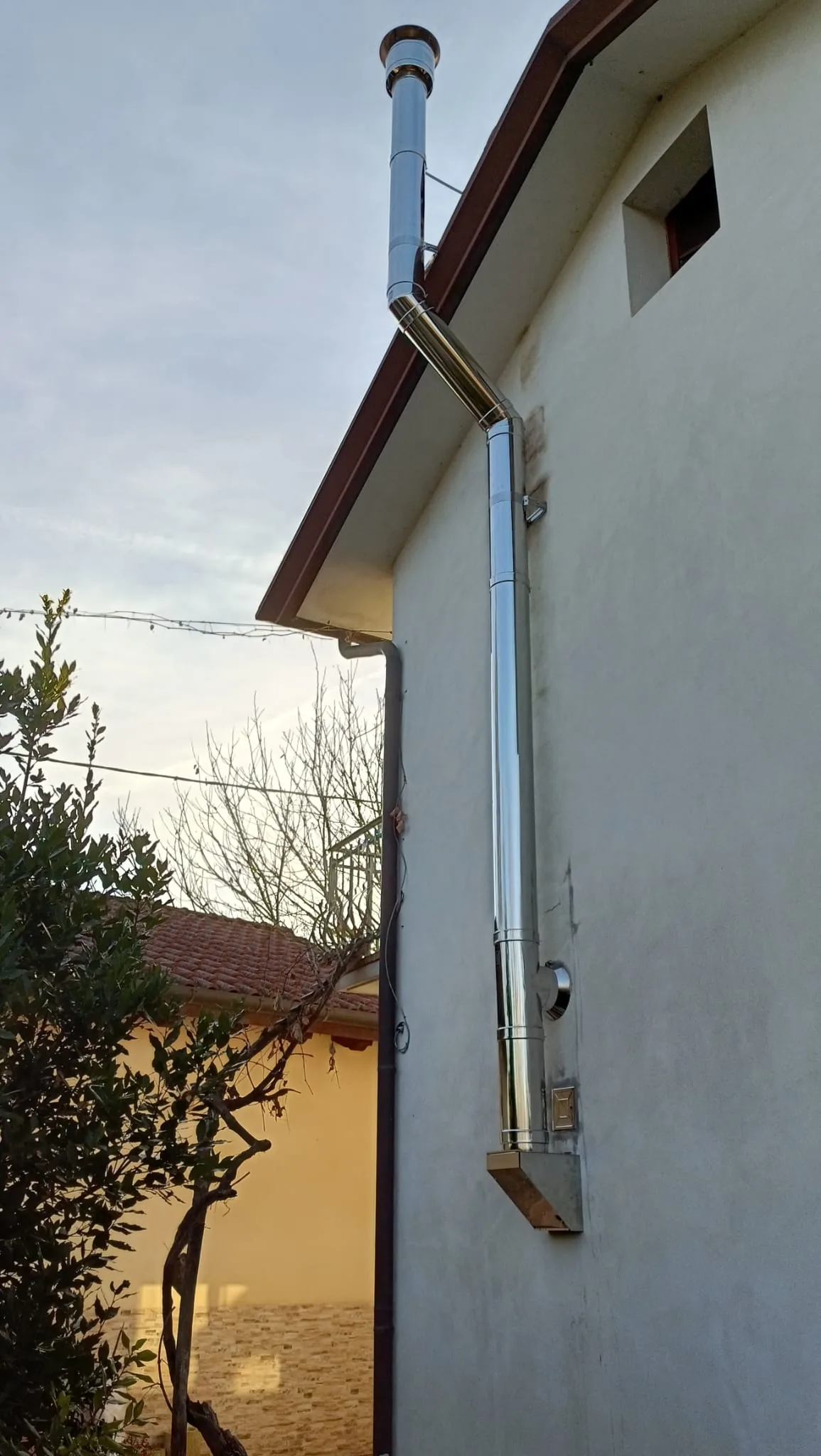 Installazione canna fumaria esterna in acciaio inox a norma